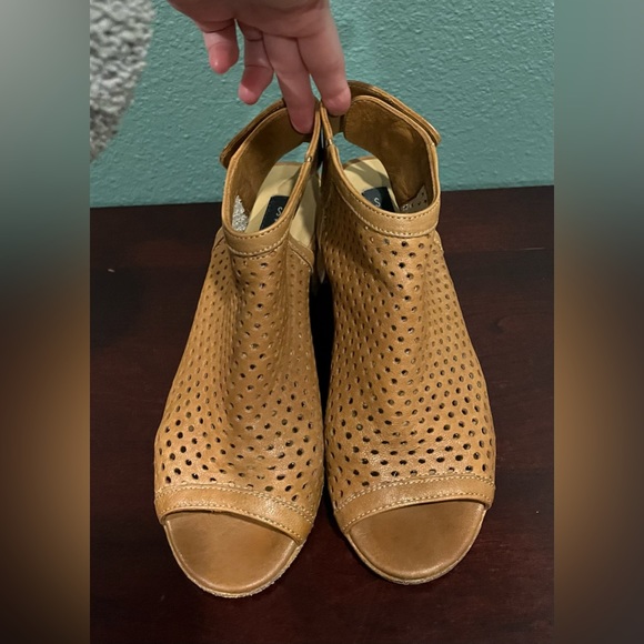 Steven by Steven Madden Tan heels - Picture 5 of 9